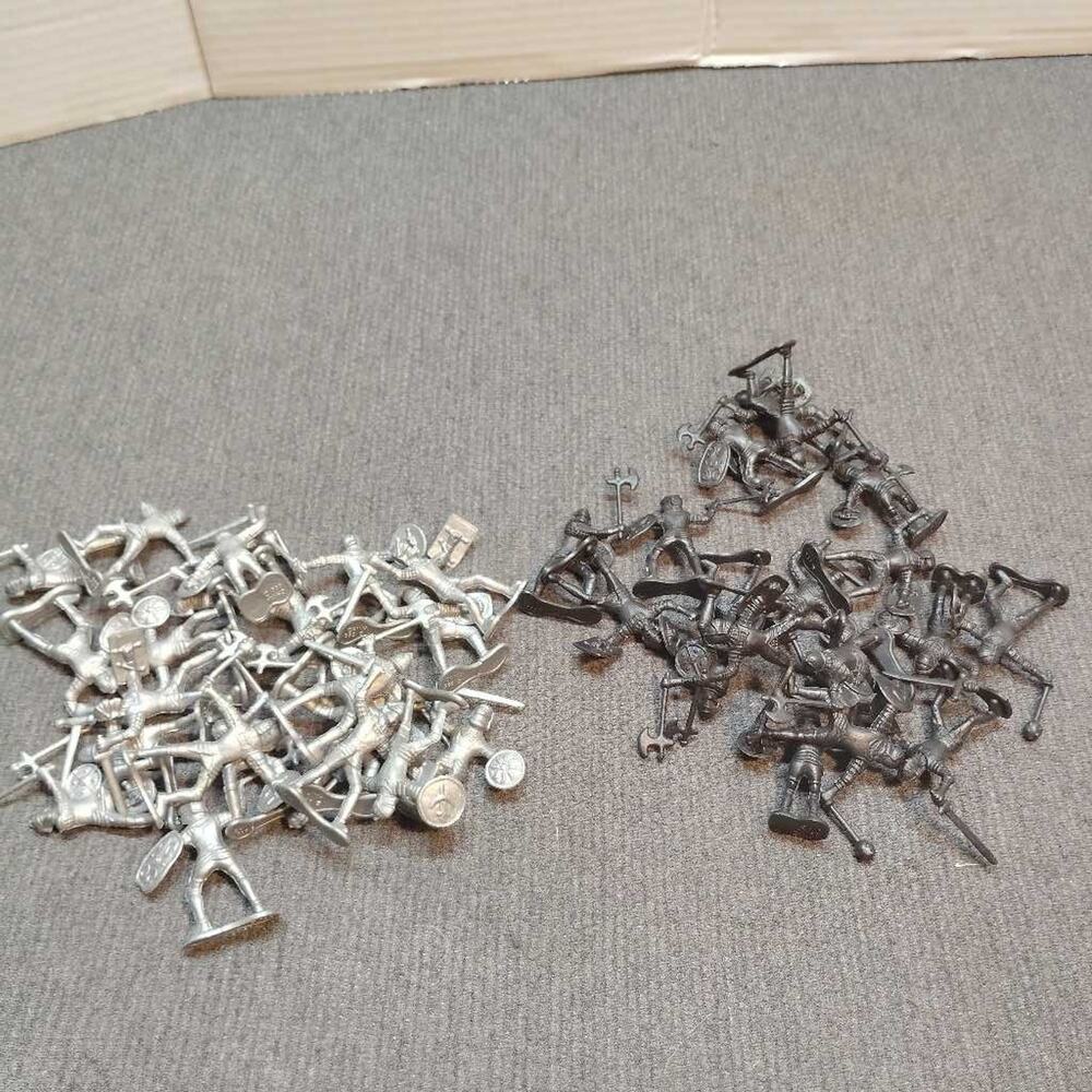 Vintage Metal Knights Action Figures Lot Medieval Soldiers Toy Army Men